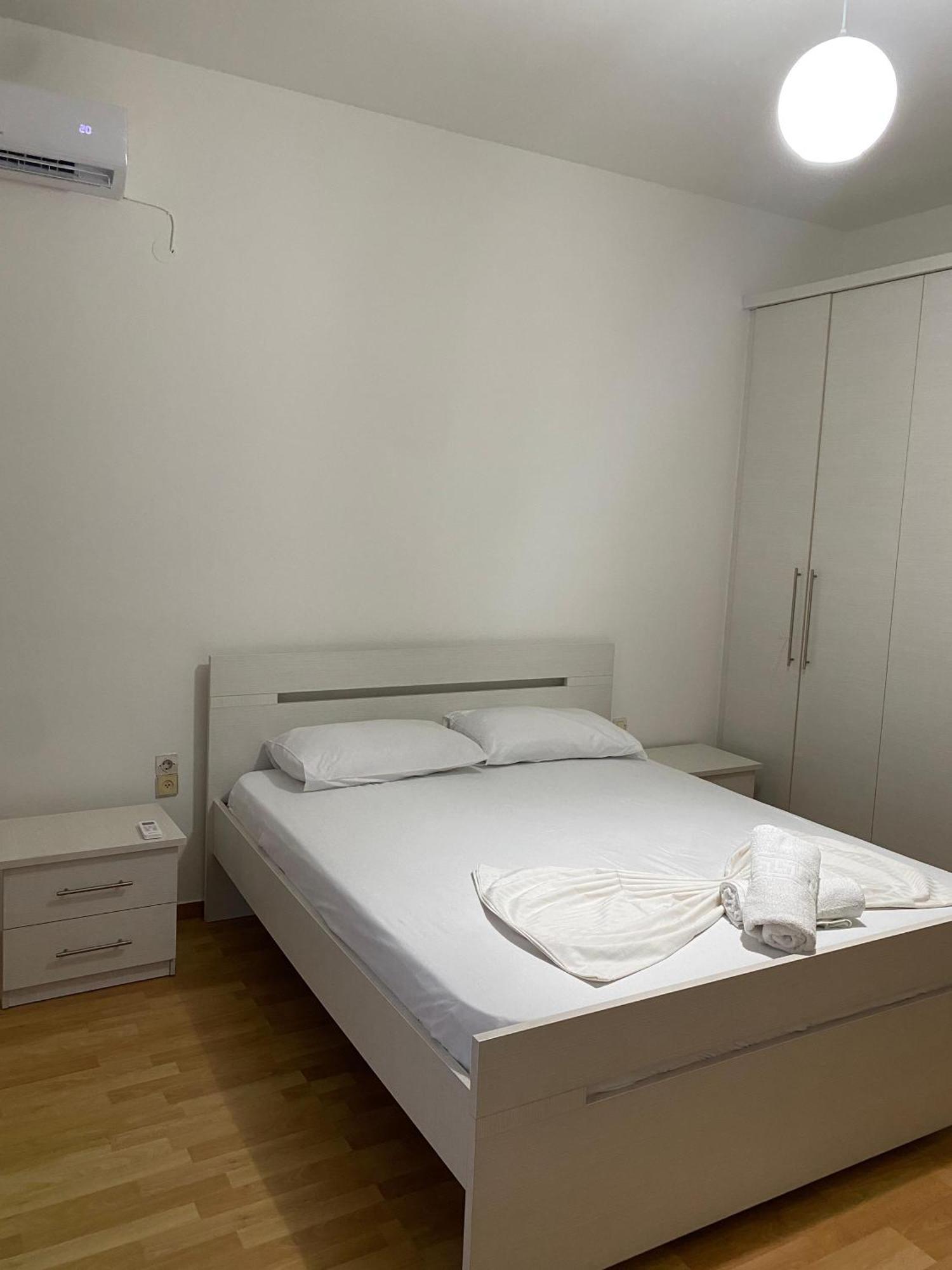 Henfjor & Villa Sarandë